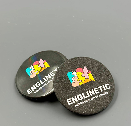 Закатные значки на заказ с разной ламинацией